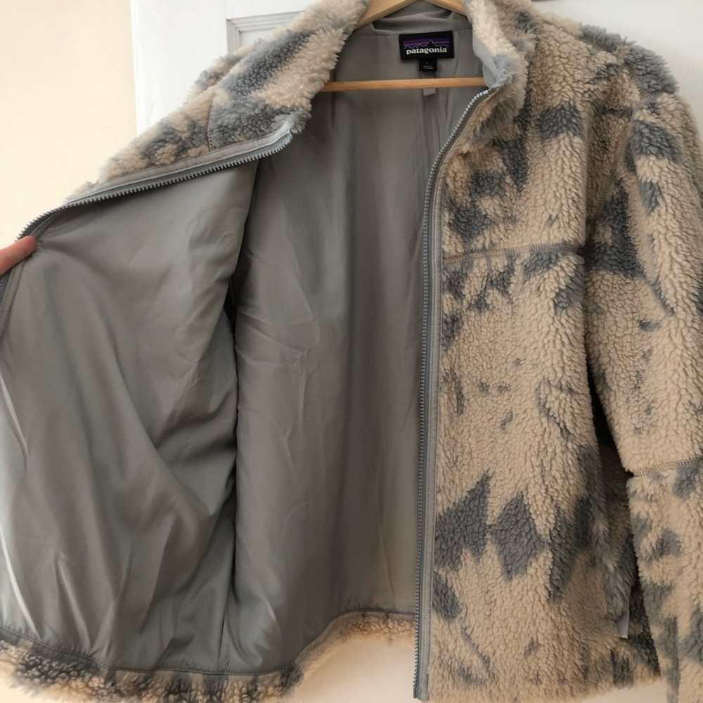 NWOT Patagonia Women’s Large Blue and Cream Fuzzy Full zip Jacket - Picture 4 of 7